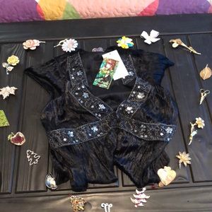 Black shimmery/sequined shrug/vest! 🤗
